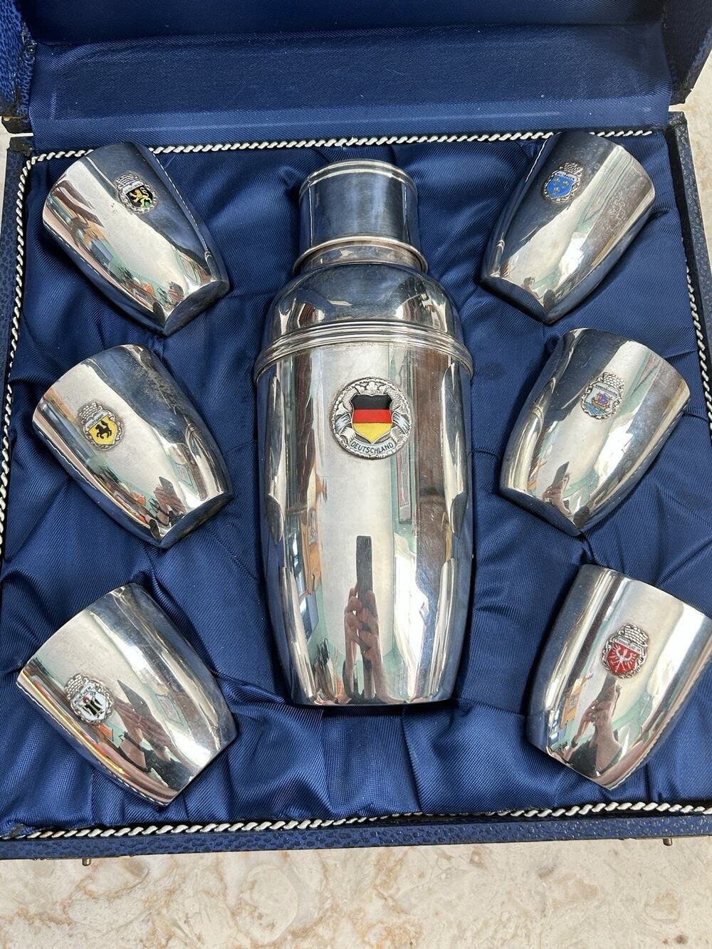 German City Crest Metal Bar Set Silver Cocktail Shaker & 6 Glasses Collectible